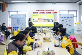 致敬“她”力量！女骑手收到“暖心”节日福利图片