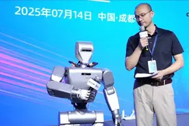 以AI为脑，数据为心，智启未来！成都昆仑之数重磅发布AI产品与人形机器人图片