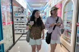 边逛街，边赚钱！90后女生“带逛”国际商贸城，档期已排到年底图片