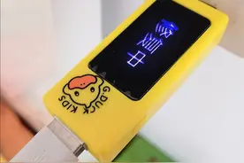 手机电池修复神器热卖 拆解后发现是“点灯照字”的把戏图片