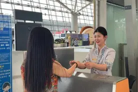 长安航空等10家航空公司正式转场西安咸阳国际机场T3航站楼图片