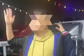 男孩玩游戏花掉万元父亲自扇耳光，游戏公司：全额退款图片