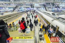 2024年春运启幕，武铁今天预计发送旅客超50万人图片