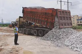 落实“一超四罚”制度，狠抓超限超载治理图片