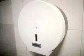 忘带厕纸，7岁小学生把手伸向…听完女儿在学校厕所的“自救”经历，杭州妈妈裂开了图片