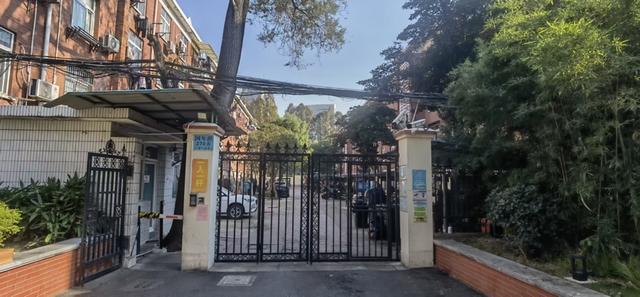 读史老张：家住复旦八舍