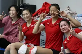 新一届中国女排，亮相！队长是她→图片