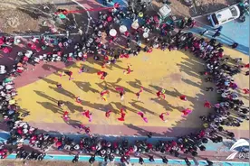 潍坊昌邑：扭秧歌 踩高跷 多彩民俗“闹”新春图片