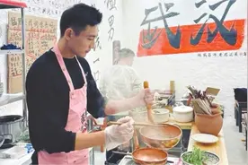 山东小伙李杰：退出秀场的我在汉开了家米粉店图片