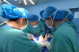 甲状旁腺术中识别取得重大突破，青大附院短程激光技术引领精准医疗新时代图片