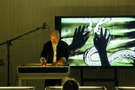 央视纪录片里以沙作画的艺术家带来最美“开学礼”图片