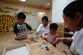 北京首个区级托育服务中心开张，几个月大宝宝也能接收图片