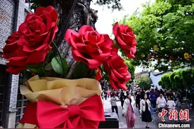 清明小长假 福州三坊七巷游人如织图片