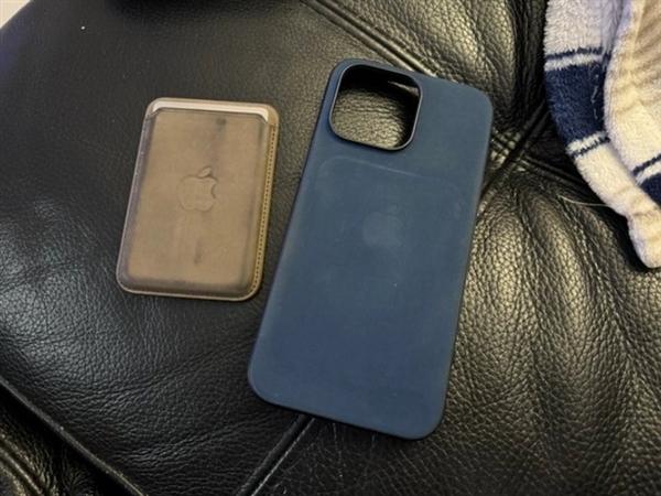 苹果终于抛弃精织斜纹！iPhone 17系列官方手机壳亮相：合成纤维材质
