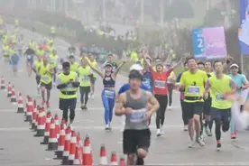 万人竞逐 2024永川马拉松鸣枪开跑图片