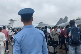 长大想当空降兵的“地震男孩”，现身航展图片