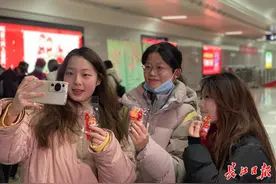 春运到了，地铁与铁路为乘客提供“一站式”服务图片