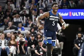 历史最年轻三分王！爱德华兹本赛季共命中320记三分球图片