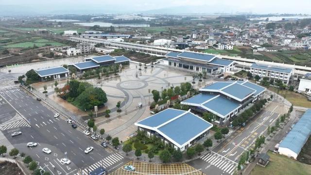 时速仅25公里！观光米轨小火车火了！