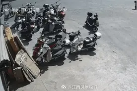 就在楼道口，这8名男子一拥而上……图片