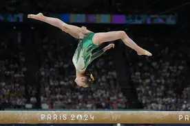 中国小花周雅琴女子平衡木摘银图片