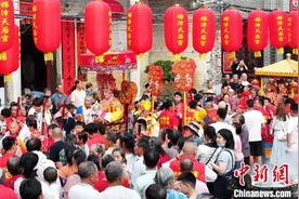 广西平乐千年古镇妈祖巡游万人空巷图片