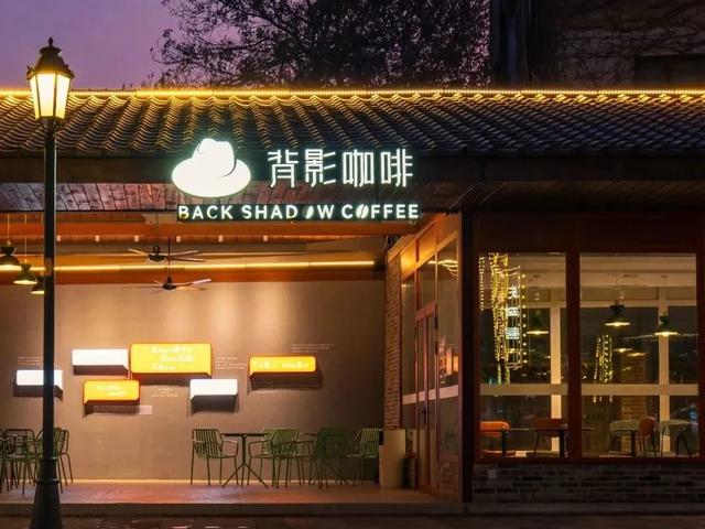 白天是南京，夜晚是金陵