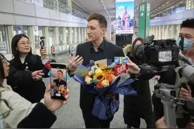 捐赠二战相册美国小伙埃文·凯尔再抵中国，“回到中国感觉真好！”图片