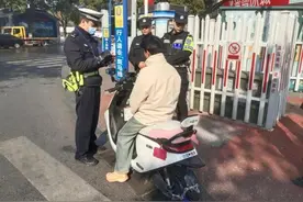 曝光！没戴头盔的你，被拍到啦！图片