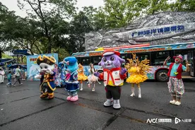 广州海洋馆一周年公益主题公交启航！“心青年”画作点亮全城图片