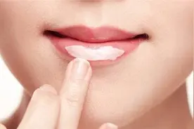 化妆品致眼周皮肤病，警惕越爱美越显老图片