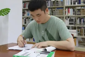 从战士→硕士，他以“三个第一”圆梦考研图片