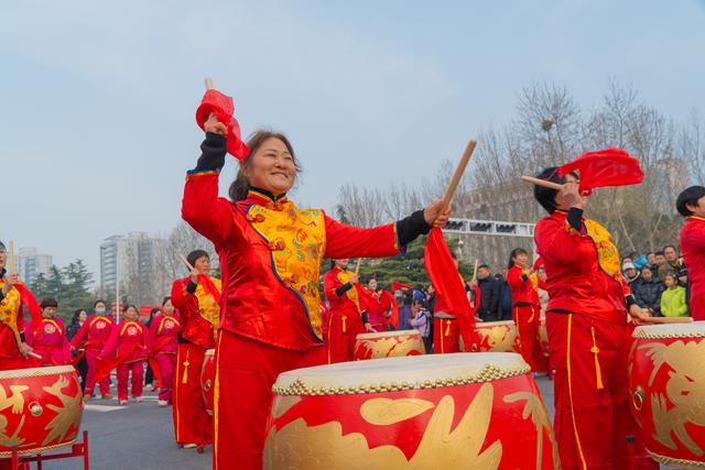 中牟新区：文旅体融合庆元宵 幻乐之城绽华彩