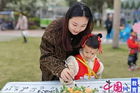 与山水共柔美，宜宾江安县幼儿园开展簪花主题春游活动图片