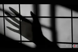 看守所管教的“生意经”：20元香烟卖百余元！收在押人员费用在宿舍开“超市”获刑图片