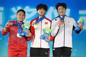 举重亚锦赛第三日 中国队再夺三金两银图片