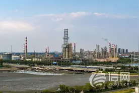 信号山: 青岛石化将异地搬迁至董家口 城市发展再迎新机遇图片