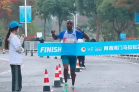 “海马”半程马拉松冠军诞生！图片