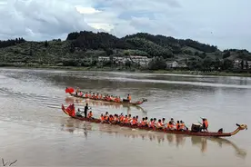 一场延续600年的乡村龙舟赛图片