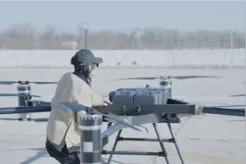 艺术品“飞天”时代来临——超长航时大载重无人机首创“空天艺术馆”图片