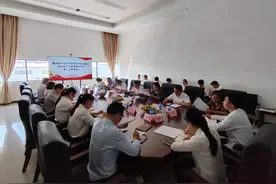 蒙自经开区红河综保区成立有色金属及新材料产业链党建共同体——“党建链”发力串起“产业链”图片