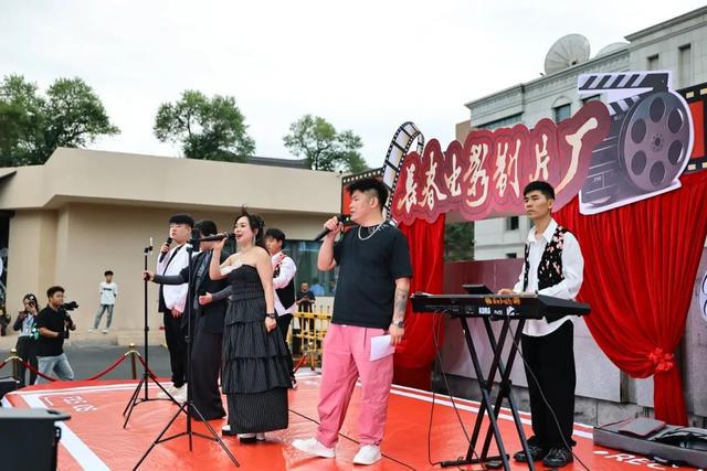这周末的新民大街又有惊喜！走，去打卡董宇辉同款！