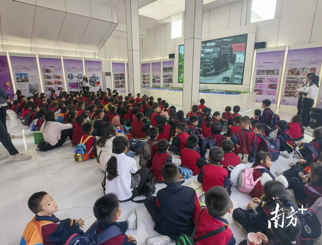 秋假“引爆”高明荷城，锦鲤文化街区热度空前