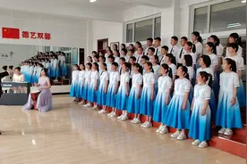 观水中学：校园艺术展演奏响青春华彩乐章图片