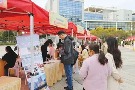 近百企业超4000岗位任你挑选 厦门举行现场招聘会，为节后用工“开足马力”图片