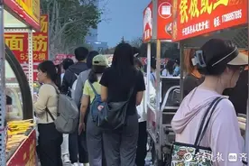 “跟着演唱会去摆摊”火了！有人一场赚千元，有人只为情绪价值图片