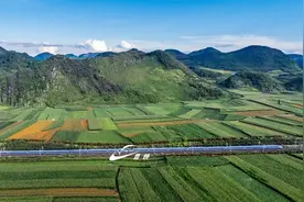 同一趟列车中部却并不相通，这是为什么？图片