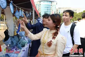 留学生广西体验多彩民俗迎“三月三”图片