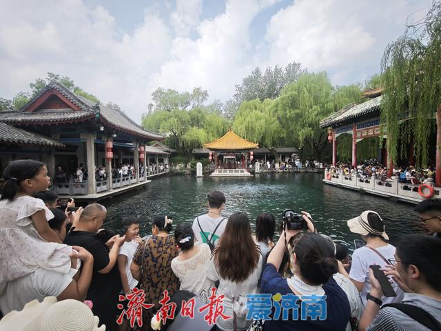 一年四季 泉在济南丨打卡赏泉！“趵突腾空”再现 游客纷至沓来