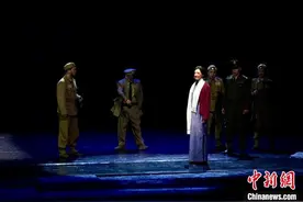 中国铁路文工团话剧《红岩》在京首演图片